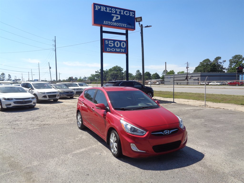 2014 Hyundai Accent SE 5-Door 6-Speed Automatic's photo