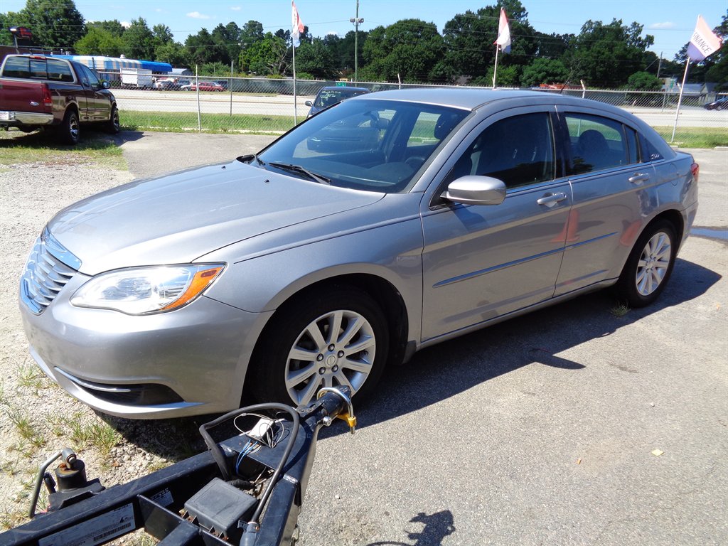 2013 Chrysler 200 Touring's photo