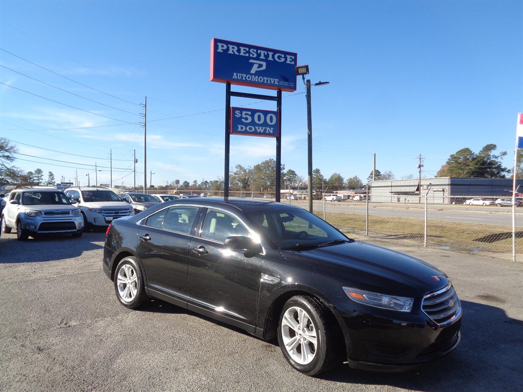 2015 Ford Taurus SE's photo